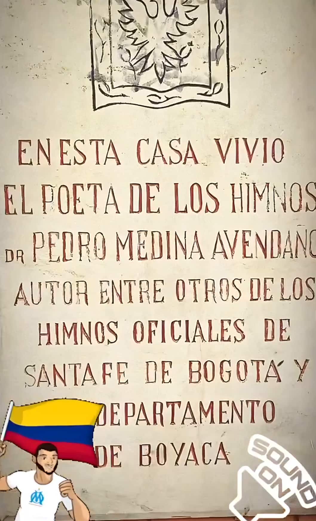 Placa: «En esta casa vivió el poeta de los himnos Dr. Pedro Medina Avendaño», autor del himno de Bogotá